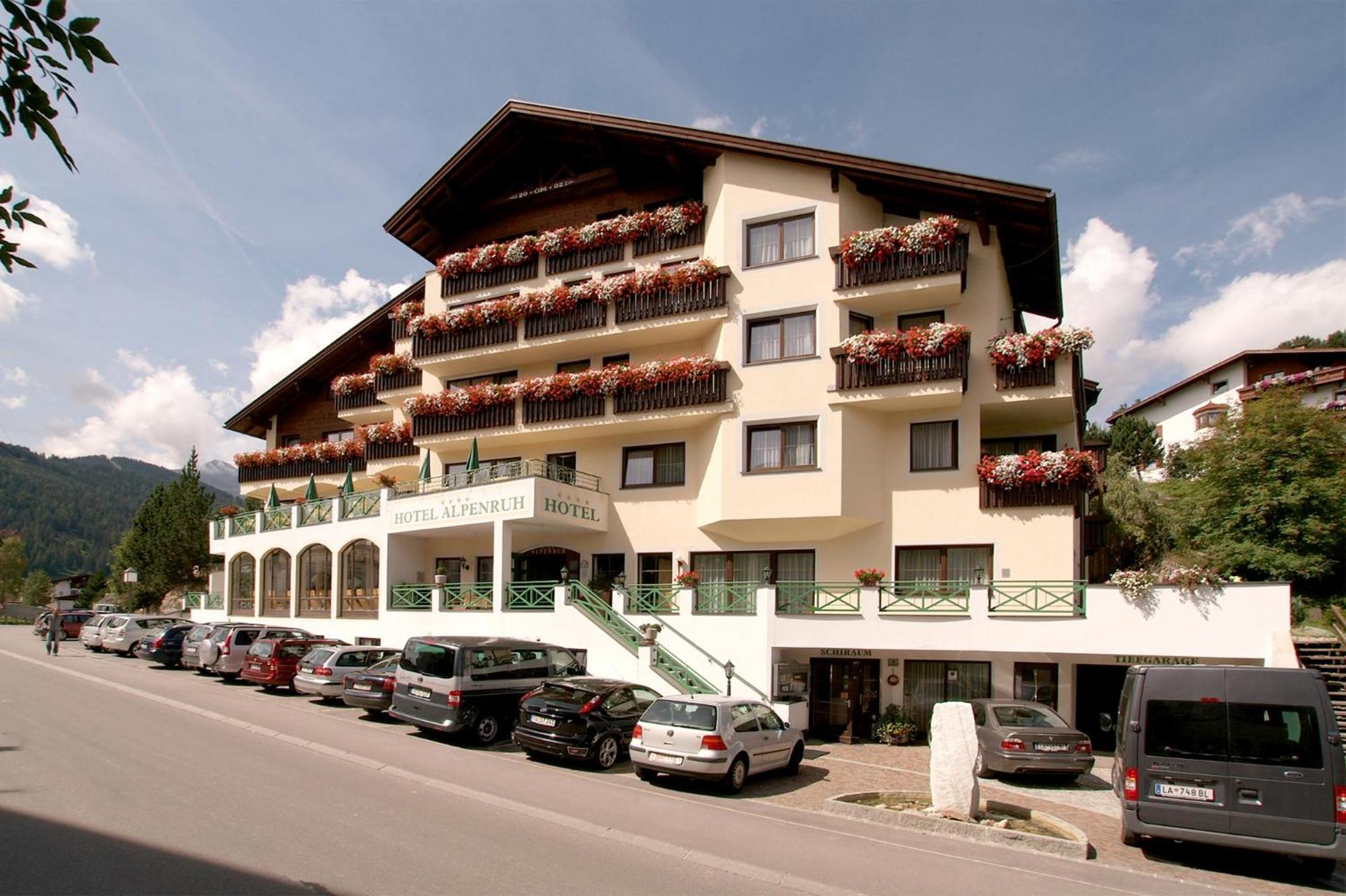 Hotel Garni Alpenruh-Micheluzzi Serfaus Exterior photo