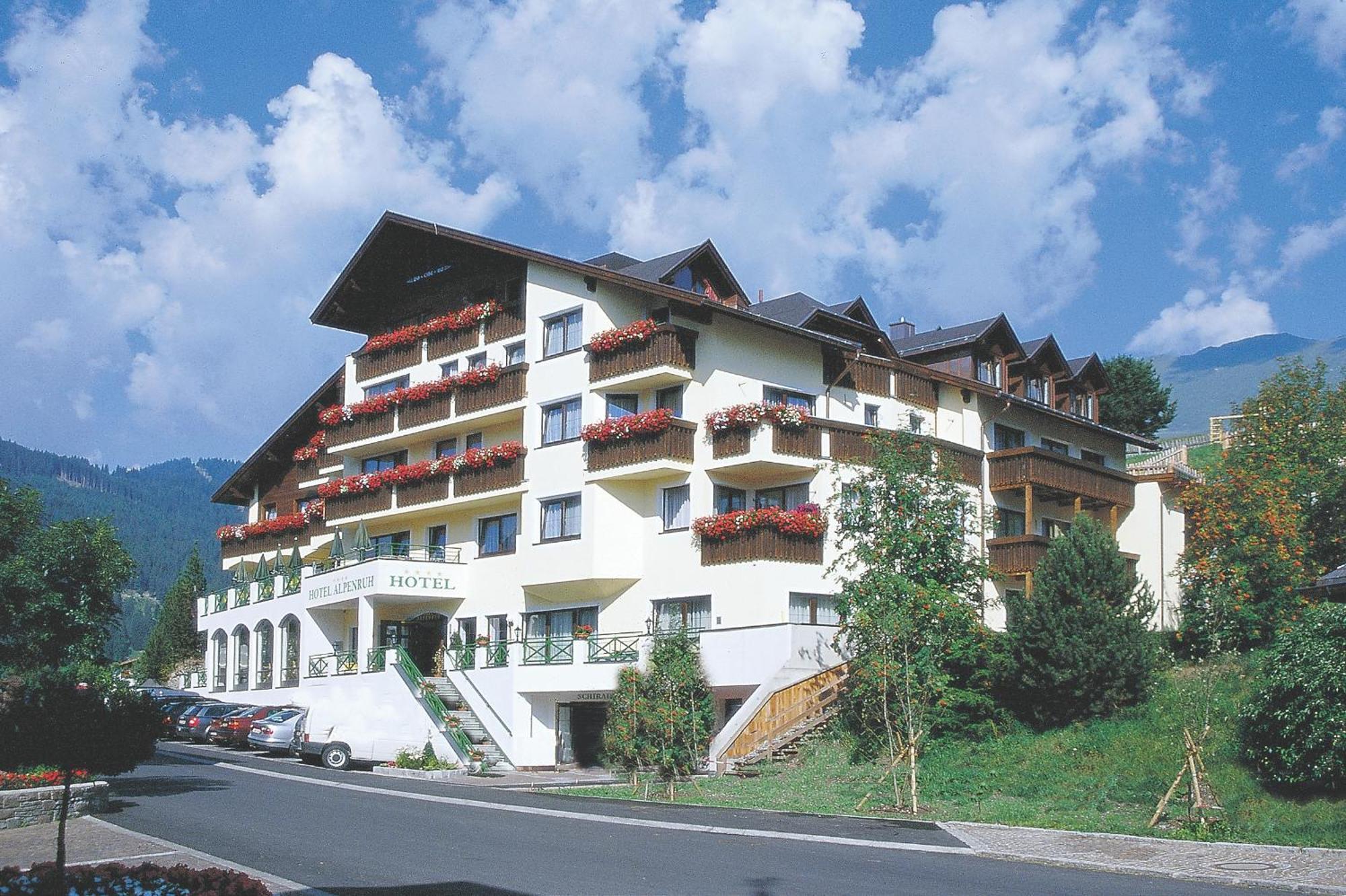 Hotel Garni Alpenruh-Micheluzzi Serfaus Exterior photo